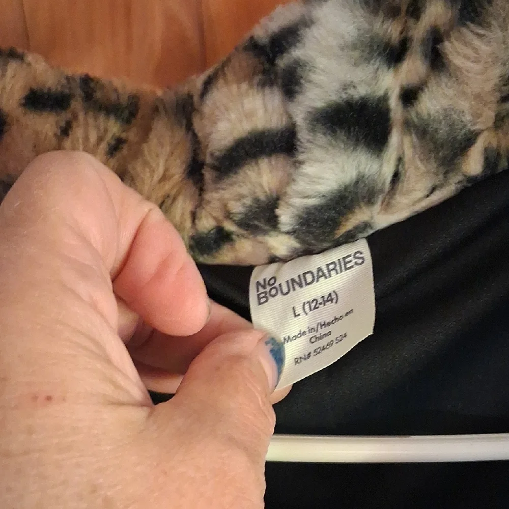 No Boundaries Leopard Print Teddy Jacket in Tan and Black - Picture 11 of 12